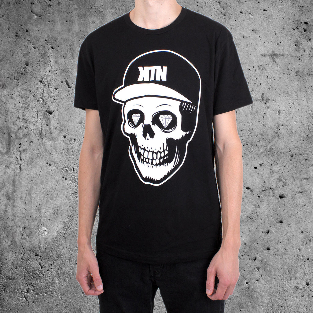 'Skull' T-Shirt - Black worn